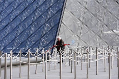 Bảo tàng Louvre mở cửa một phần bất chấp đình công