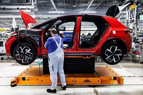 EU bỏ lệnh cấm 100% xe động cơ đốt trong, đưa ra yêu cầu thay thế