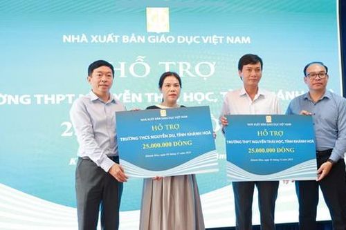 NXB Giáo dục Việt Nam trao tặng gần 19,7 tỷ đồng tiền sách