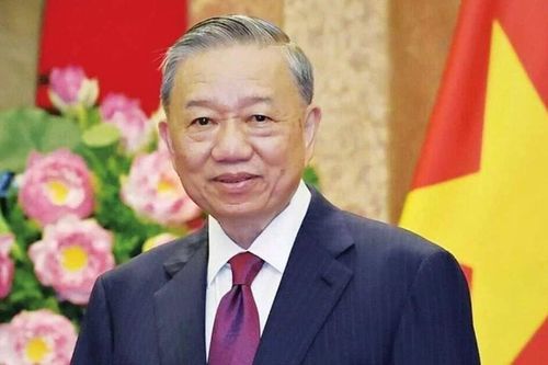 Tổng bí thư Tô Lâm: Phấn đấu mỗi phụ nữ quân đội là một gương sáng