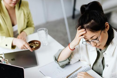 'Gánh nặng' cảm xúc khi làm việc với AI thường bị bỏ qua