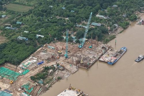 Giải phóng mặt bằng, thúc đẩy tiến độ 7 cây cầu vượt sông Hồng