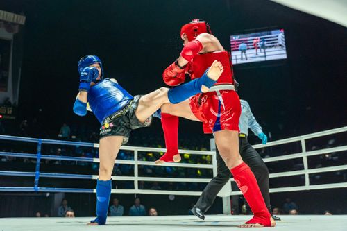 Cô gái 'vàng' Phương Hậu vỡ òa cảm xúc khi giành HCV trên 'thánh địa' của Muay