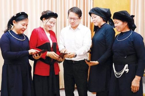Dân vận ở vùng đồng bào dân tộc thiểu số: Phát huy vai trò của người có uy tín