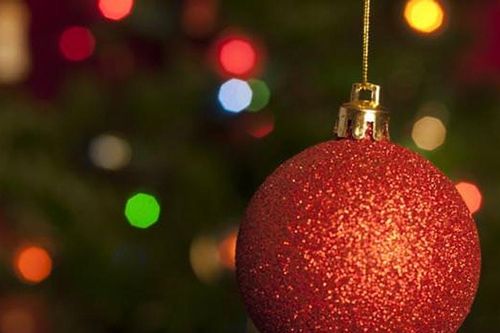 Bí quyết chụp ảnh quả châu Giáng sinh lung linh, tạo hiệu ứng bokeh