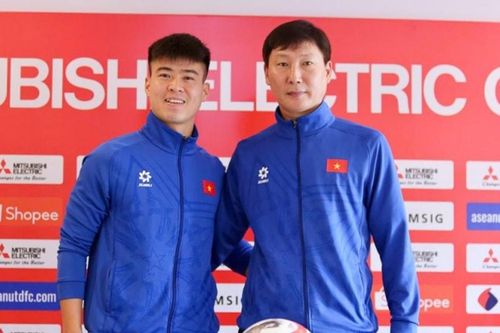 Lá phiếu FIFA The Best: HLV Kim Sang Sik và Duy Mạnh bất đồng