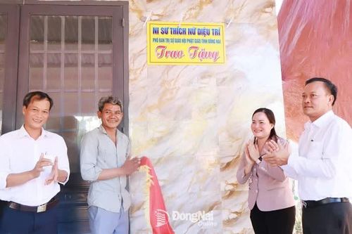 Ban Tuyên giáo và Dân vận Tỉnh ủy Đồng Nai bàn giao nhà đại đoàn kết