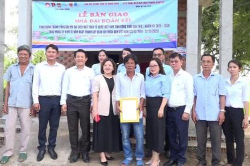 Xã Long Bình: Trao nhà đại đoàn kết cho hộ có hoàn cảnh khó khăn