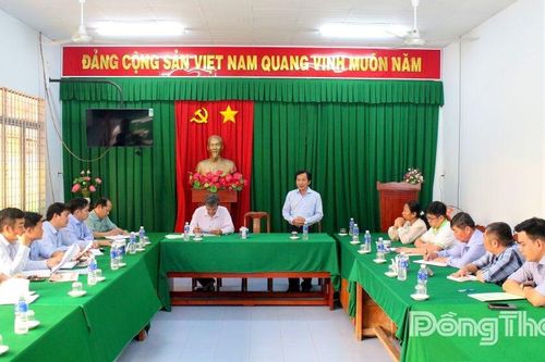 Lãnh đạo Báo và phát thanh, truyền hình Đồng Tháp làm việc với xã Long Định về công tác phối hợp tuyên truyền