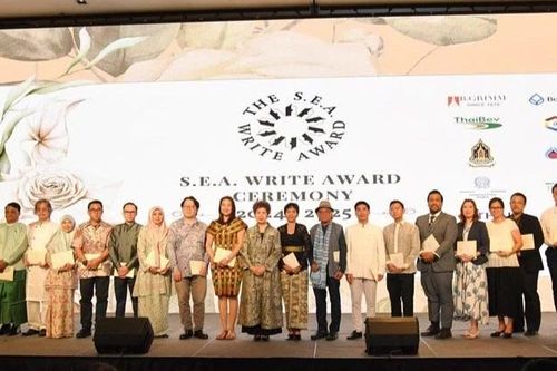 2 nhà văn Việt Nam nhận giải thưởng văn học ASEAN