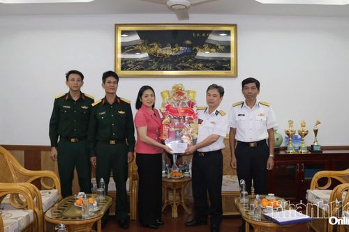 Phó Chủ tịch Thường trực Ủy ban MTTQ Việt Nam tỉnh Trần Thu Mai thăm Tòa án Quân sự khu vực 2 và Nhà máy Z753