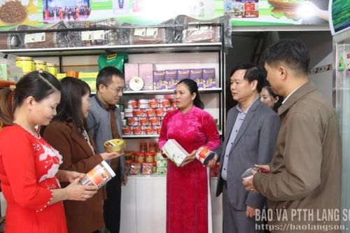 Khai trương điểm giới thiệu và bán sản phẩm OCOP tại xã Thất Khê