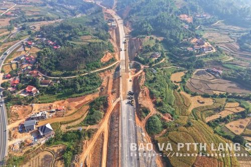 Cao tốc cửa khẩu Hữu Nghị - Chi Lăng trước ngày thông tuyến