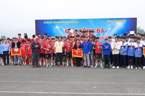 Sôi động Giải bóng đá khối THPT tỉnh Lào Cai năm 2025