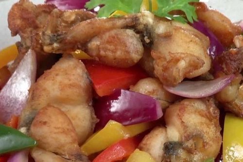 Cách làm ếch xào chua ngọt giòn ngon đậm vị tại nhà