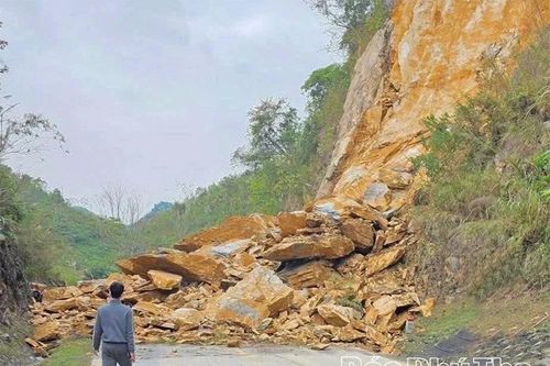 Quốc lộ 6 đoạn qua xã Mai Châu hiện còn 5 điểm có nguy cơ sạt lở nguy hiểm