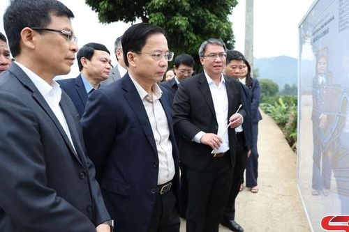 Đồng chí Bí thư Tỉnh ủy kiểm tra một số dự án tại xã Mường Bú và làm việc tại Nhà máy thủy điện Sơn La