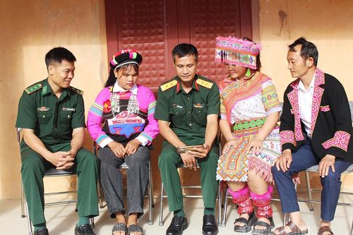 Phụ nữ vùng biên chung tay giữ yên bản làng