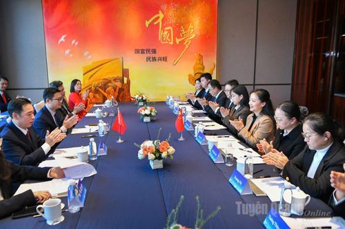 Đoàn đại biểu Văn phòng Tỉnh ủy Tuyên Quang thăm và làm việc tại châu Văn Sơn, tỉnh Vân Nam (Trung Quốc)