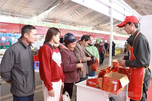 Hội chợ Thương mại Quốc tế Việt – Trung thu hút hơn 35.000 lượt người tham quan, mua sắm