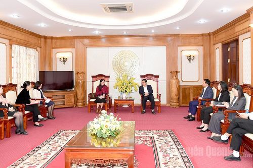 Phó Chủ tịch UBND tỉnh Hoàng Gia Long tiếp và làm việc với Đoàn công tác Tổng Lãnh sự quán Việt Nam tại Côn Minh (Trung Quốc)