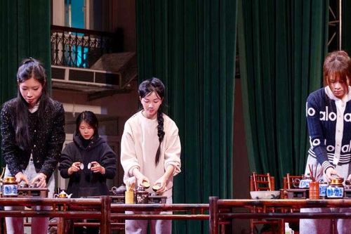 50 sinh viên Thái Nguyên được hướng dẫn trình diễn nghệ thuật pha trà