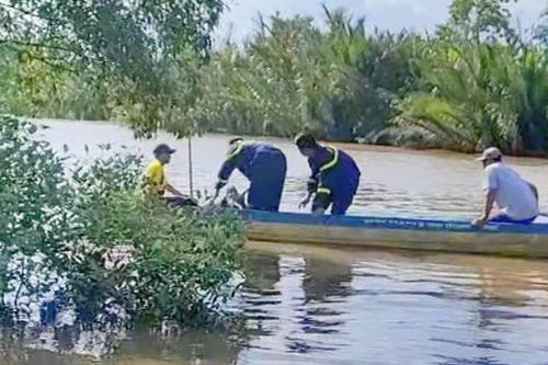 Cà Mau: Lật vỏ lãi trên sông, một người mất tích