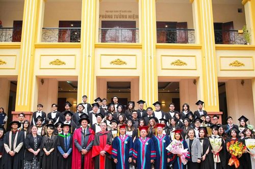 Đại học Kinh tế Quốc dân trao bằng tốt nghiệp khóa 2 Chương trình Cử nhân Kinh doanh liên kết Việt Nam - New Zealand