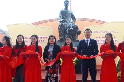 Hà Tĩnh tổ chức trưng bày chuyên đề 'Đại thi hào Nguyễn Du - Ngàn năm nhớ mãi'