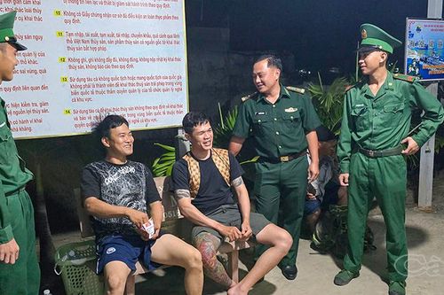 Kịp thời cứu 4 thuyền viên gặp nạn trên biển