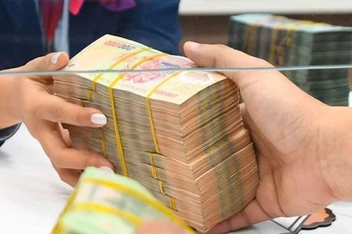 CBCCVC và NLĐ nhận trực tiếp vào tài khoản 7.020.000 đồng hoặc 11.700.000 đồng/lần/người, cụ thể là như thế nào?