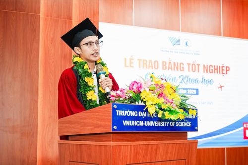 Bài phát biểu 'thủ khoa cũng từng rớt môn' làm hội trường bật cười