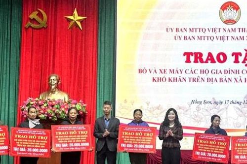 Hồng Sơn trao sinh kế để xóa hộ cận nghèo