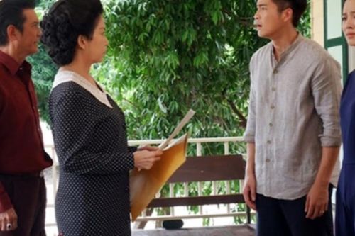 Làm lụng vất vả 10 năm tích góp nhờ bố mẹ mua đất, tôi choáng váng khi biết người đứng tên là ai
