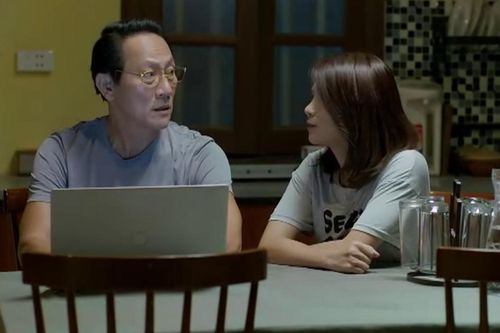 Ông Phi (NSƯT Hoàng Hải) được con gái gợi ý làm môi giới bất động sản