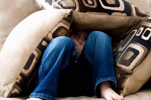 Con bị bắt nạt, người mẹ EQ cao nhắn một câu vào group phụ huynh giải quyết gọn gàng mọi việc