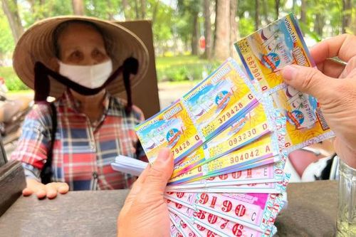 Vợ trúng vé số là tài sản riêng hay chung của 2 vợ chồng?