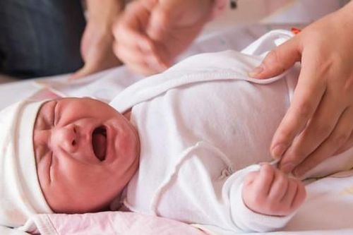 Vì sao cần phát hiện và điều trị sớm tình trạng tinh hoàn lạc chỗ?