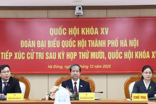Đại biểu Quốc hội đơn vị bầu cử số 6 TP Hà Nội tiếp xúc cử tri sau Kỳ họp thứ 10