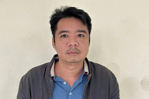 Bị trêu 'chưa có vợ', người đàn ông chém hàng xóm vỡ đầu