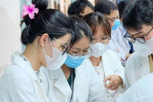 Bác sĩ trở thành VĐV kéo co, giành HCV SEA Games 2025 cho thể thao Việt Nam