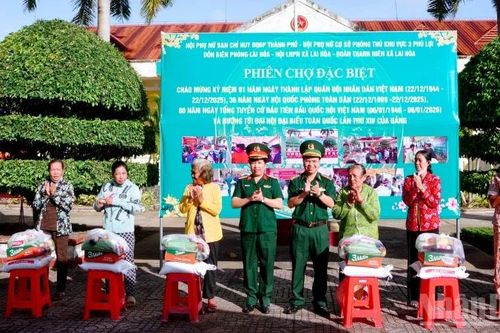 Trao tặng 100 phần quà cho người nghèo khu vực biên giới biển thành phố Cần Thơ