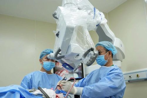 Cứu sống bệnh nhân bị khối u nguyên bào mạch máu hiếm gặp