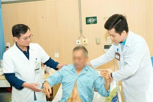 Giành giật sự sống cho bệnh nhân mất tới 4 lít máu do vỡ phình động mạch chủ bụng