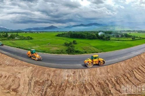 Thênh thang trên tuyến cao tốc Quảng Ngãi-Hoài Nhơn
