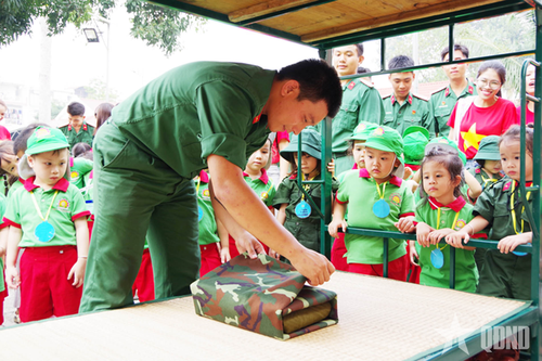 Giao lưu, trải nghiệm làm chiến sĩ ở Lữ đoàn Phòng không 77 (Quân khu 7)