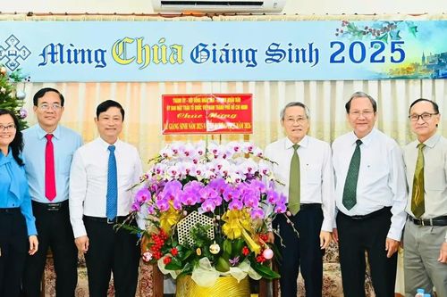 Lãnh đạo TPHCM thăm, chúc mừng Giáng sinh