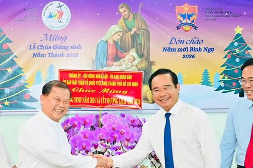 Chủ tịch UBND TPHCM thăm, chúc mừng Giáng sinh tổ chức, cá nhân tiêu biểu