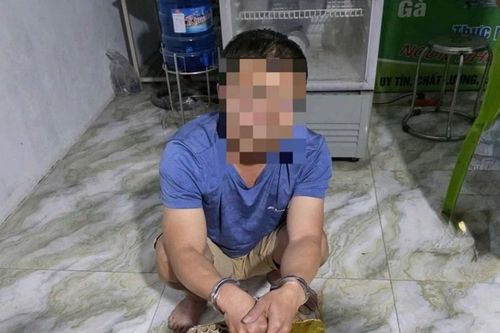 Kiểm tra người đàn ông nghi vấn, Công an phát hiện 7,3 kg pháo nổ
