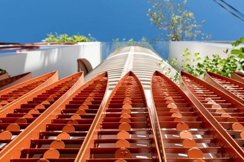 Nhà trong hẻm cụt thông thoáng nhờ 'lõi gió' độc đáo